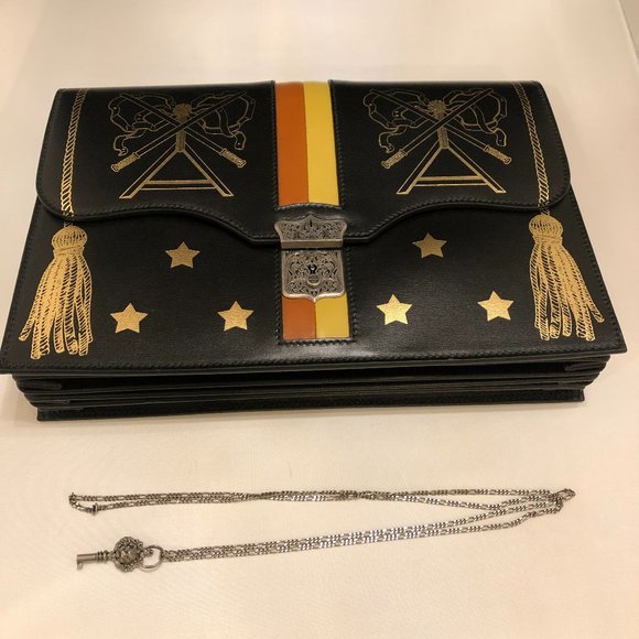 * ULTRA RARE * Gucci Hand Painted Padlock Clutch in Black - Picture 4 of 14